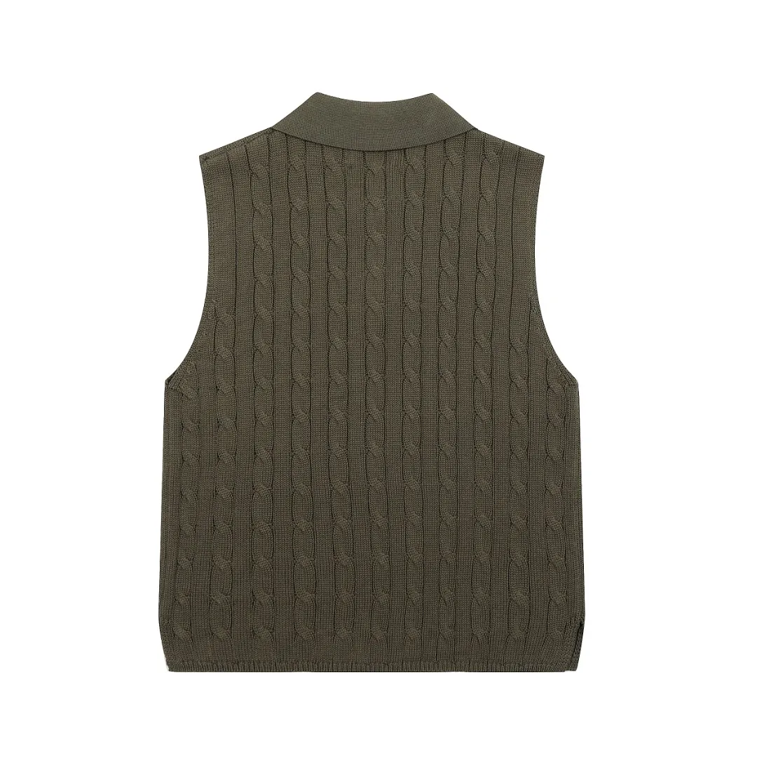 P166 💰 "Top quality" Style number: DS023# (not off the shelves all year round) [Ralph Lauren POLO lapel solid color pony embroidered logo knitted vest short sleeves] ✅Ralph Lauren Ralph Lauren classic basic versatile all-season cardigan knitted POLO vest vest short sleeves ✅Main supplier platform live broadcast Wholesale entity Replacement when out of stock Not off the shelf ✅ZP quality 1:1 version Scan the code to enter the GF website Counter quality ✅Details and quality are the only one in Guangzhou. Imported quality cotton yarn, focusing on high-end, cost-effective. Needless to say good quality. ✅Restore the original version. The maximum size can be worn up to 150 pounds. Loose, comfortable and stress-free. Olive green, denim blue, Chinese red